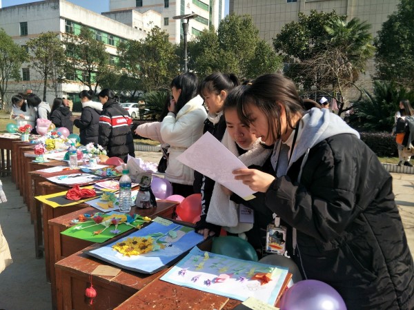 指尖花开 舞动青春 ——护理学院举办“指尖花开”作品展览活动