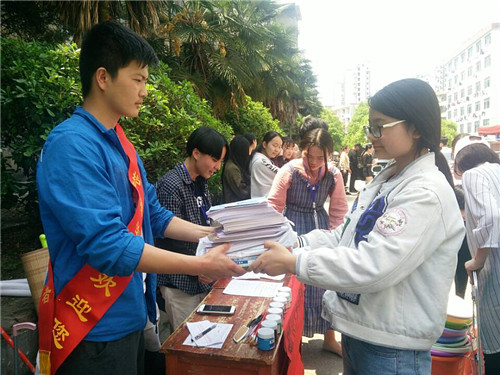 小物大爱 情满校园——护理学院开展实习班级爱心募捐