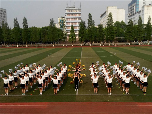 健康天使秀活力——护理学院举行班级特色体育活动展示决赛