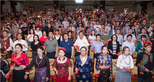 向伟大祖国致敬！——我校师生集中观看超燃纪录片厉害了，我的国