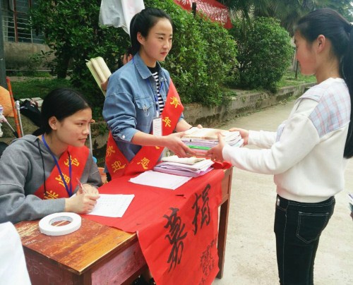 爱是你我 携手同行——护理学院开展实习离校募捐活动