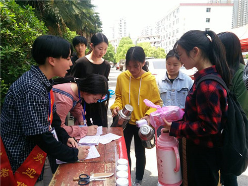 小物大爱 情满校园——护理学院开展实习班级爱心募捐