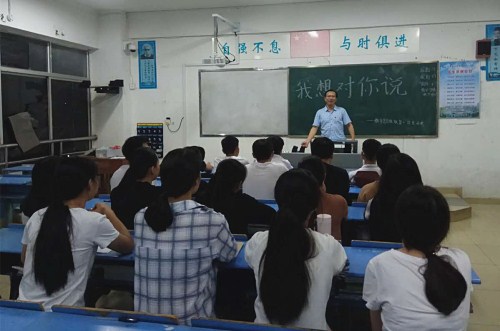 副校长杜贵芳担任电商与旅游学院教导员并与学生两次见面(4).jpg