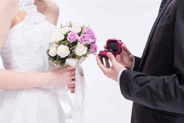 2002属马女几岁遇真爱_02年马女最终嫁给了谁